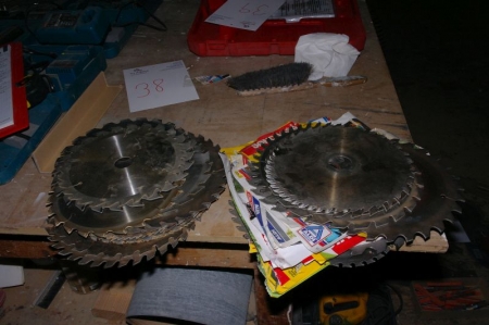 about 30 pcs. Assorted circular saw blades, hole diameter: 30-35 mm, blade diameter: 19-24 cm