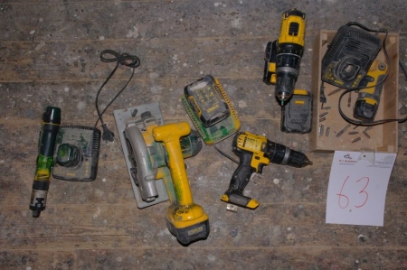 Aku-Tools, DeWalt (2 Stk. Schraubendreher mit Ladegerät + 2. Aku Bohrer/Antrieb + 1 Kreissäge mit 3 Batterien und Ladegerät)