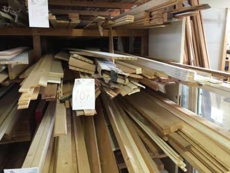 Assorted baseboards architaves (estimated 300 m)