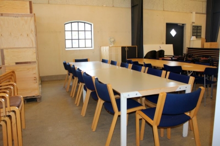 2 stk. konferenceborde, 185x95 cm. Paustian, 14 stole, blåt stof