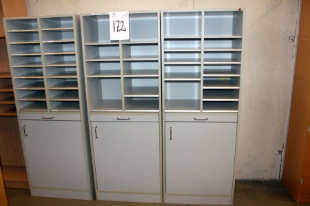 3 gray shelves, pigeonholes and extraction plate