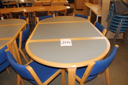Magnus Olesen Besprechungstisch mit zwei sichelförmigen Tische, 210x120 cm. + 6 Magnus Olesen Stühle