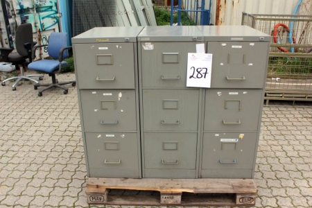 3 filing cabinets with 3 drawers. 40x62 cm.