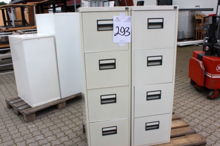 Two filing cabinets with 4 drawers. 40x62x132 cm.