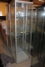 Glasmontre med hylder, 176x50 cm. (Klargjort til lys)