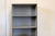 Powered erheb Steh- / Sitz-Schreibtisch + Hochregal + Schublade + Roll-Front + Bücherregal mit Briefkörbe