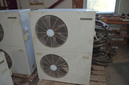 Aircondition, mærket Toshiba, model RAV-360A8-P. Arkivbillede. Palle medfølger ikke