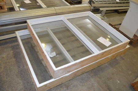 Window Section, wood, painted white. Single-layered glass. W x H: 109.5 x 137 cm + window section, wood, painted white, single-layer glass. W x H: 109.5 x 170 cm. Frame width: 17.5 cm. Pallet not included