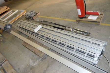 Scroll Lock grille, aluminum, with motor and guide rails. Grid width approx 280 cm. Guide rail about 300 cm + store alarm port. Pallet not included