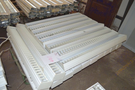 20 x Ceiling Luminaires. Lxb, ca. 124 x 15 cm. Pallet not included