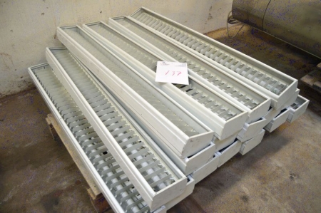 About 17 x Ceiling Luminaires. Lxb: ca. 124 x 15 cm. Pallet not included