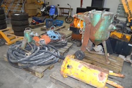 Miscellaneous sandblaster equipment. Pallets not included