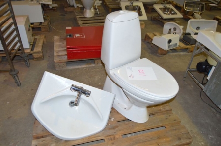 2-skyls toilet, IFÖ + håndvask med armatur, bxd, ca. 57 x 44 cm. Palle medfølger ikke