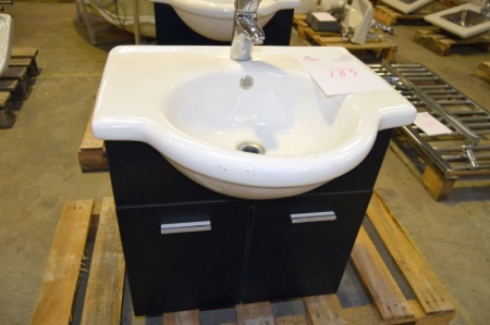 Håndvask, bxd, ca. 61 x 49 cm, med armatur + underskab, bxdxh, ca. 58 x 31 x 63 cm inkl. håndvask. Palle medfølger ikke