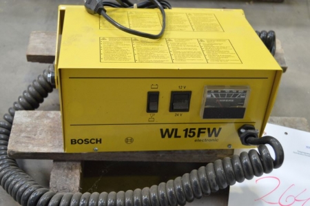 Auto-Ladegerät, Bosch WL 15 FW, 12/24 V. Pallet nicht im Lieferumfang enthalten