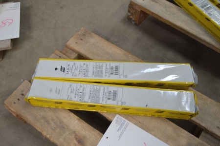 2 Pakete Schweißelektrode, ESAB OK 48.18. 4,5 x 450 mm, eine 41-Einheiten, 3,8 kg. Palette nicht enthalten