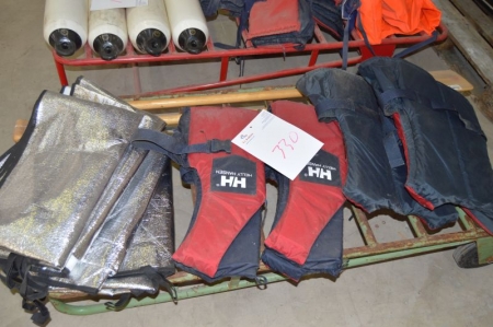 4 x sea rescue vests, Helly Hansen + 4 x alu. Blankets. Trolley not included