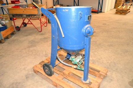 Sandblaster Pot, CLEMCO type in 2040, 100 liters. Year 2007. Pallet not included
