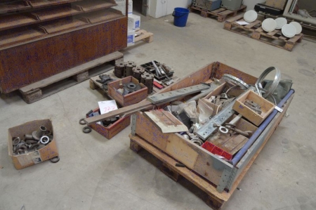 Various cutting tools + miscellaneous in pallet frame. Pallet and frame not included