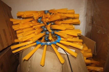 Ca 3 x 14 pcs circular brooms to sweeper, exterior ø 90 cm, inside ø25 cm. Archive picture. Pallet not included