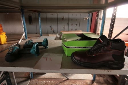 Makita elværktøj, 1par sko str42, 4stk skærebrænder dele, hjulnøgle og 1 svejsetang.
