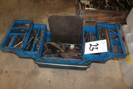 Toolbox on wheels, HO-MA containing various hand tools, etc.