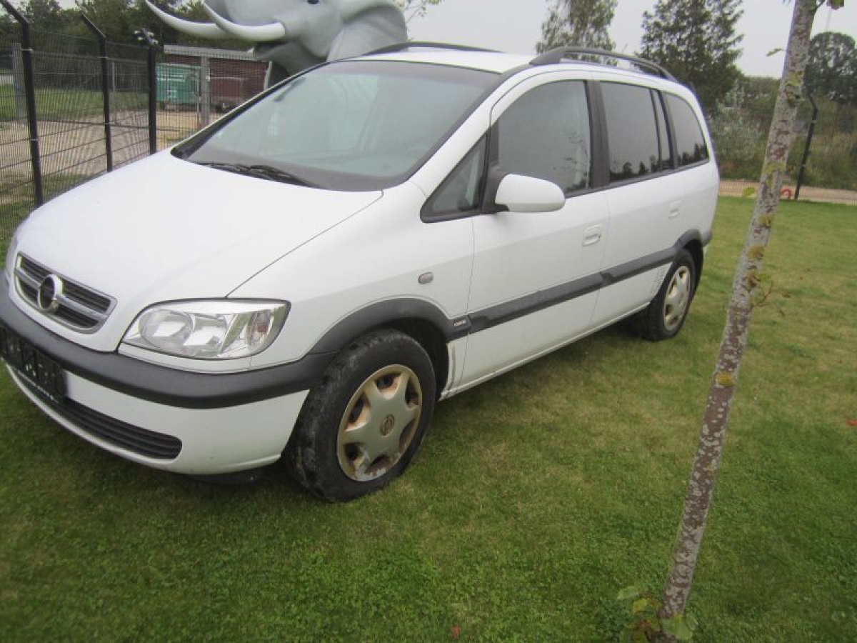 Vans Opel Zafira Van 2 0 Dti Jahrgang 04 216 000 Kilogramm Meter Pastelle Reg Nr Cw 94 654 Abgemeldet Kennzeichen Nicht Enthalten Letzte Mot 23 01 12 Bis 177 000 Km Weiss Und Mit Einer Anhangerkupplung Fehlende Batterie