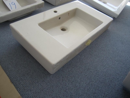 White porcelain sink Duravit approximately 84x48 cm, unused