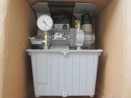 Vacuum pump DVP Vacuum Technology, type LB.4, unused and with hose, designed for attachment of diamond water drill