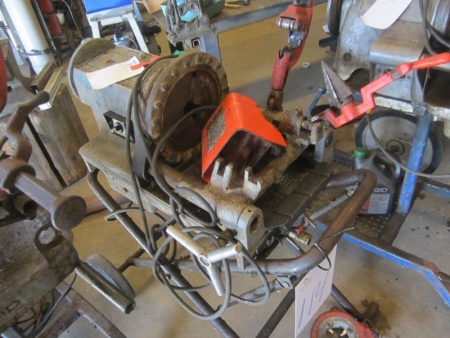 Pipe cutting machine Ridgid 300 Compact with two heads, lit DEFECTIVE