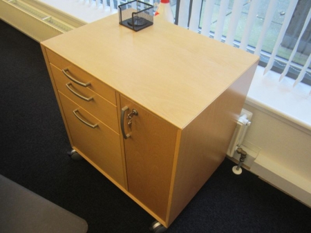 Bookcase on wheels in beech, about 68x48xh71 cm, with lockable doors and 3 drawers, good condition (file photo)