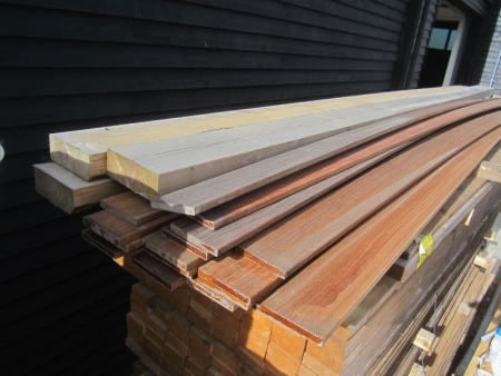 23 paragraph terrace boards approximately 20x145 mm Massaranduba or the like, about 4.8 meters, 13 pieces decking approximately 25x145 mm pine, length of about 4.5 meters, 3 pcs timber 75x200, length 5.1 meters