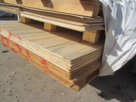6 pcs chipboard approximately 600x2400x22 mm, 5 pcs plywood sheets 1200x2400x15 mm, with tongue / groove on the sides, 6 pcs chipboard ??? 1200x2400x15 mm