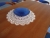 Rumas mødebord i kirsebær og chromstel, 5 ben i alt, 200x100 cm, med 8 stk stole Cinus i kirsebær/chrom med polsterryg, design: Troels Grum-Schwensen. Stolene er stabelbare. Alt er i god og pæn stand. Der medfølger hæklet dug og blå glasfad