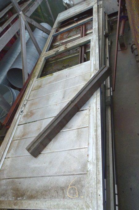 Approx. 4 x 4 meter folding door excl. rails. Some sections of the window, but without glass