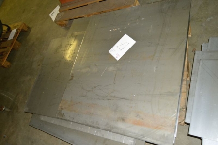 Pallet with various outtakes, steel. Material thickness from about 2 to 10 mm