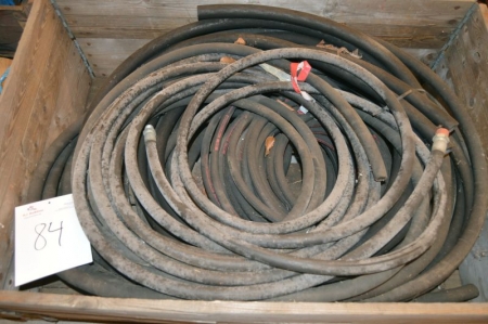 Pallet with various hydraulic hoses