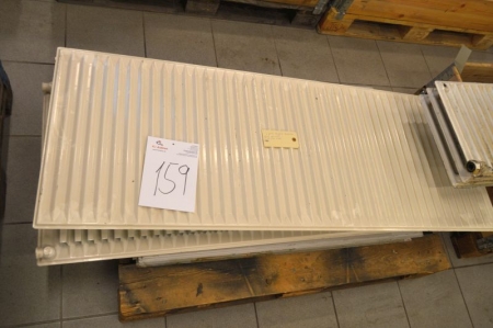 Palle med brugte radiatorer: 2 stk. 560 x 1500 mm + 2 stk. 640 x 1000 mm