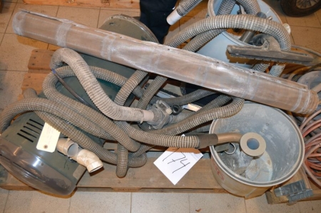 Pallet with vacuum parts including hoses and nozzle