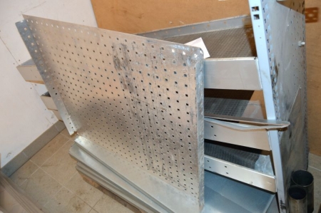 Pallet various shelves + ½ rack for van mounting