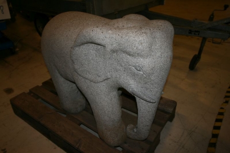 Granit elefant, hugget i DK, ny pris 10-12000kr.