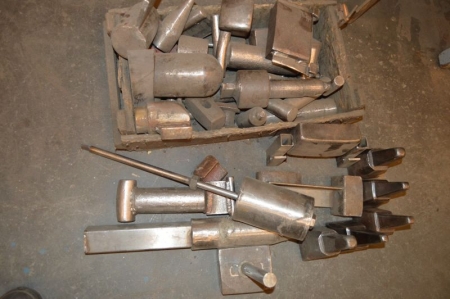 Diverse værktøj til hydraulisk presser