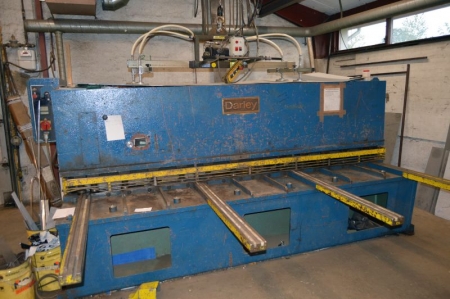 Guillotine, Darley, type GS 3008. Working width 3050 mm. Max plate thickness: 8 mm. Motorized back gauge