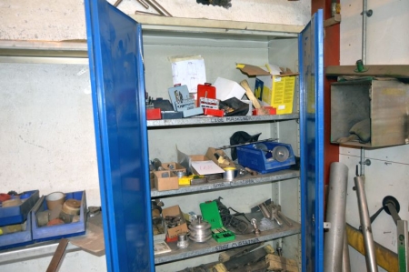 Tool Cabinet with content including drills / milling tools + 4 assortment boxes with plugs