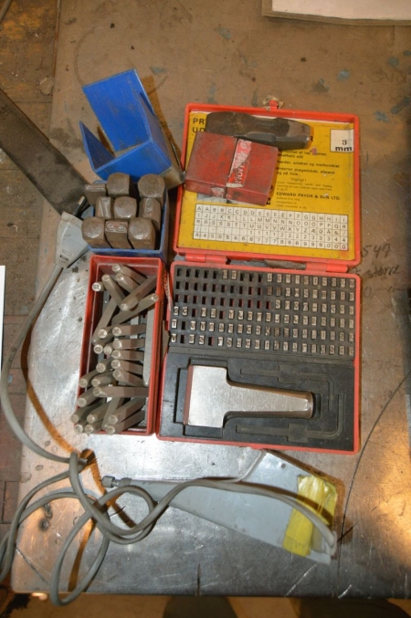 Stromgravurwerkzeug und verschiedene Stanzwerkzeuge