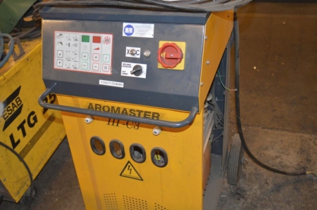 Punktschweißgleichrichter, ARO Aromaster III C3. In einem Rahmen auf Rädern gelagert ist.
