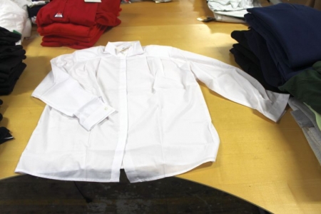 Hvide dameskjorter med skulderpuder Anglia str. 40 + 42 + 44 + 46 + 48 inkl. tørklæder