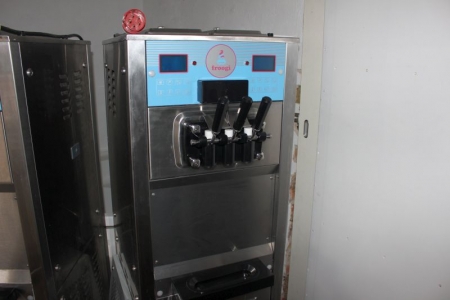 Softicemaskine på hjul med 3 udtag, Snowhite type 250 A, 380-440 V 3PH-50HZ, kølemiddel til hovedkompressor: R404a-800 g x 2, klima type: T. Maskinen er anskaffet i år 2014