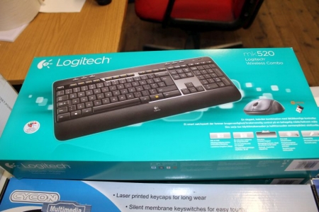 2 stk. Logitech trådløse tastaturer + 1 stk. Cycon tastatur + 1 stk. Logitech