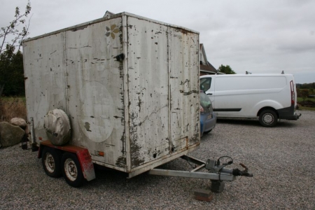 Brenderup trailer med fast kasse, bund kan trænge til kærlig hånd total 1475 last 625kg,